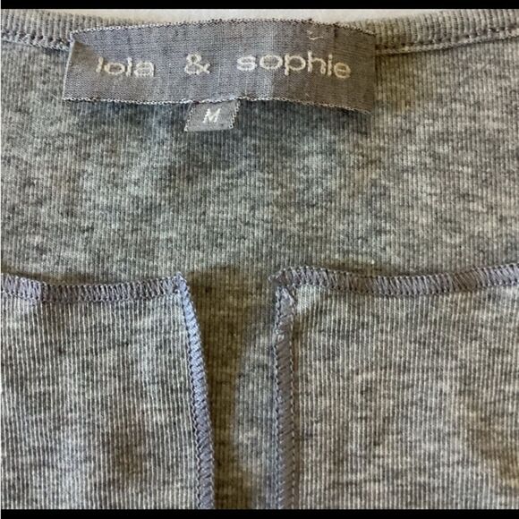 Lola & Sophie Sweater Shirt Women’s Size Medium Color Gray Long Sleeve V Neck - Picture 2 of 10